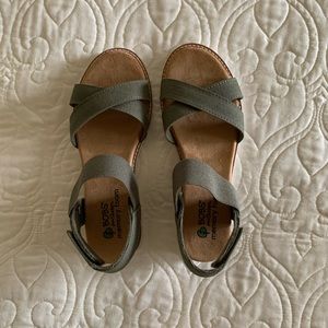 New never worn, in original box Bobs from Skechers sandals.